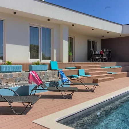 Holiday home Mit Privatpool Fuer 8 Personen Ca 130 Qm In Vintijan, Istrien Istrische Riviera