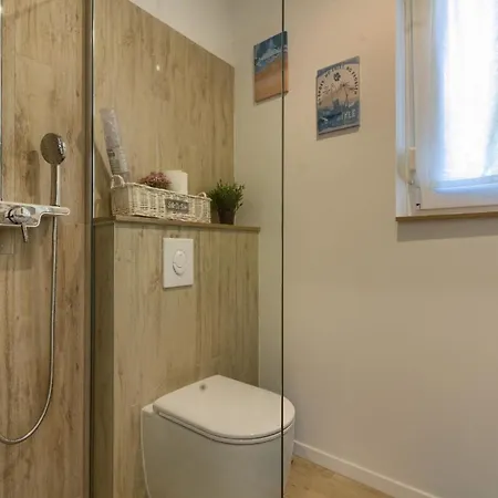 Holiday home Mit Privatpool Fuer 8 Personen Ca 130 Qm In Vintijan, Istrien Istrische Riviera *