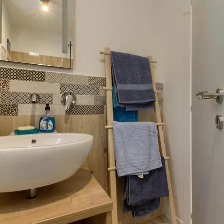 Holiday home Mit Privatpool Fuer 8 Personen Ca 130 Qm In Vintijan, Istrien Istrische Riviera *