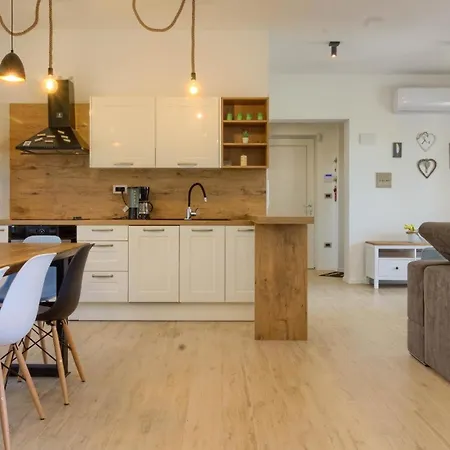 Mit Privatpool Fuer 8 Personen Ca 130 Qm In Vintijan, Istrien Istrische Riviera * Pula