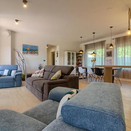 Mit Privatpool Fuer 8 Personen Ca 130 Qm In Vintijan, Istrien Istrische Riviera * Pula