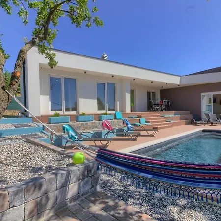 Holiday home Mit Privatpool Fuer 8 Personen Ca 130 Qm In Vintijan, Istrien Istrische Riviera