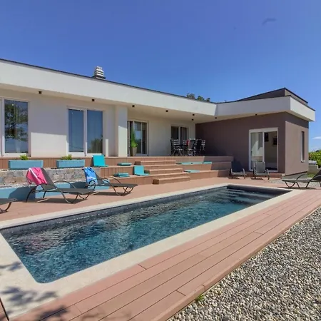 Holiday home Mit Privatpool Fuer 8 Personen Ca 130 Qm In Vintijan, Istrien Istrische Riviera Pula