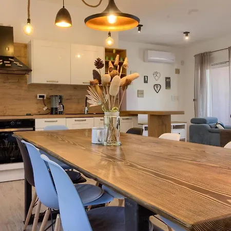 Holiday home Mit Privatpool Fuer 8 Personen Ca 130 Qm In Vintijan, Istrien Istrische Riviera